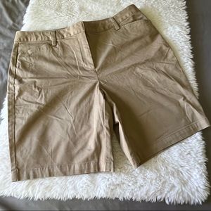 Land’s End Khaki Colored High Rise Bermuda Shorts Women’s Size 16 Stretch